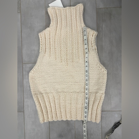 NWT TOTEME Turtleneck Hand Knitted Wool Top Buttercream Size Large - Picture 14 of 15
